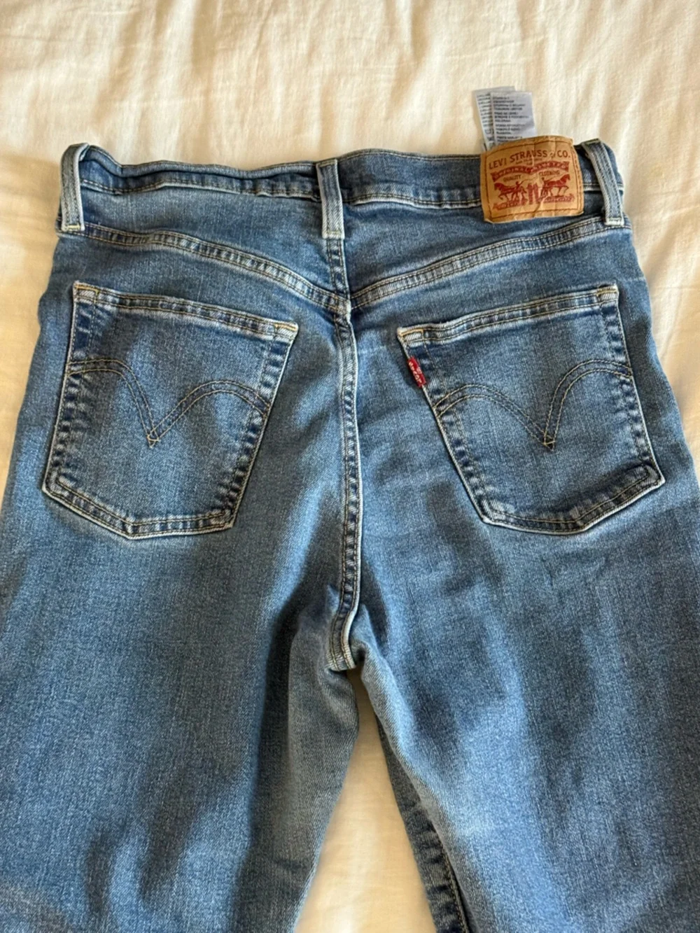 Levi's RIBCAGE STRAIGHT ANKLE WOMEN'S JEANS size 31 mid wash - Picture 7 of 7